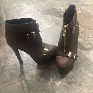 Bcbgeneration size 8 brown booties